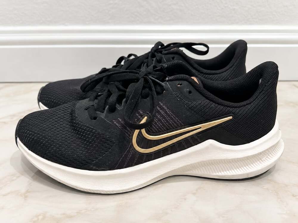 Nike Downshifter Women’s Size 6 Black Gold Running Athletic Shoes Sneakers